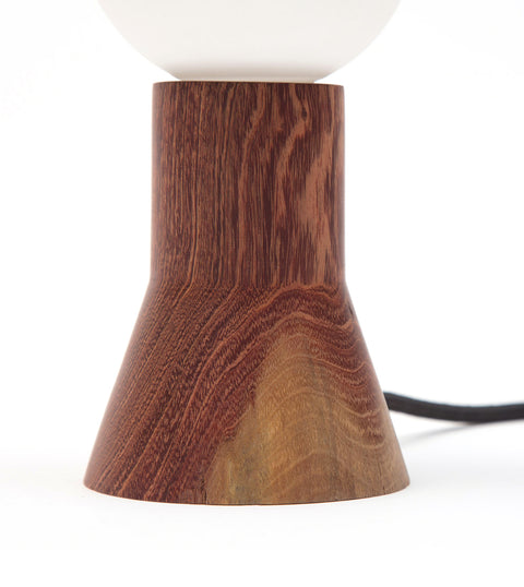 Lámpara de mesa B01